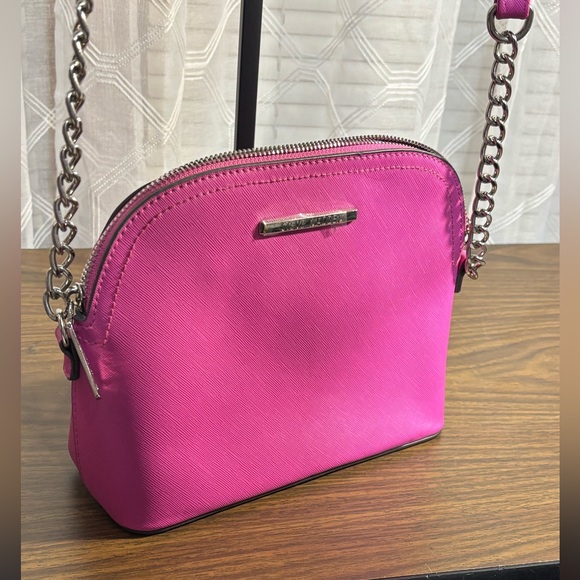 Steve Madden HOT Pink Crossbody Bag 54” strap Not adjustable 10”x7”x3.5” clean - Picture 3 of 8